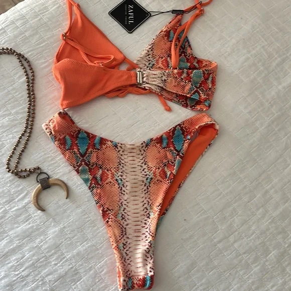 NWT Snake Skin Color Block Print Bathing Suit - easy clip back closure - Picture 6 of 7